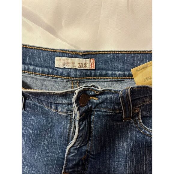 Levi's 512 perfectly slimming boot cut. Size 6 medium. ￼ - Picture 8 of 9